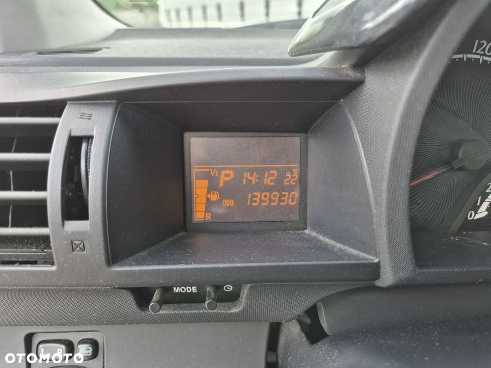 Toyota iQ - 16