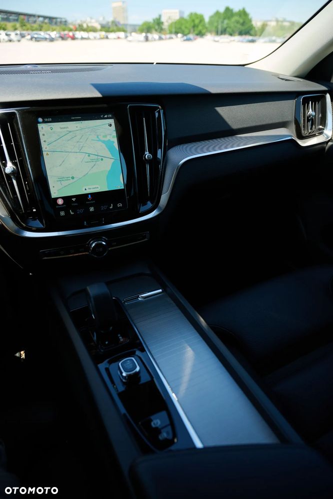 Volvo V60 B4 B Plus Dark - 19