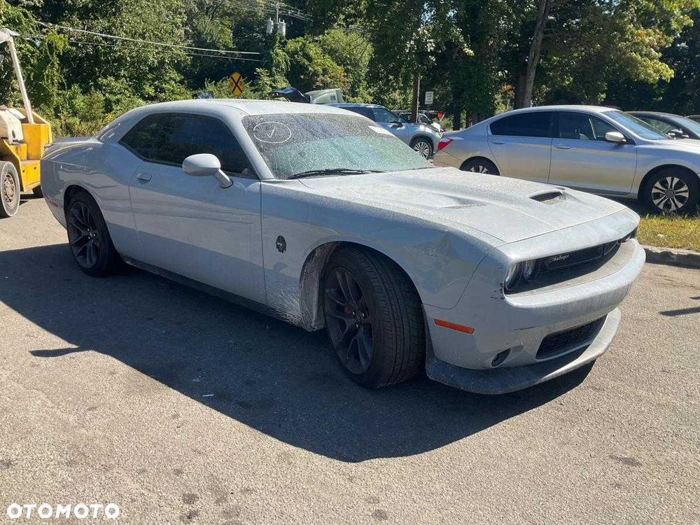 Dodge Challenger - 8