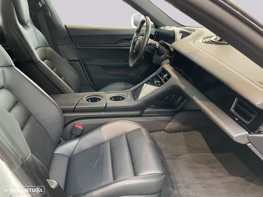 Porsche Taycan Sport Turismo - 17