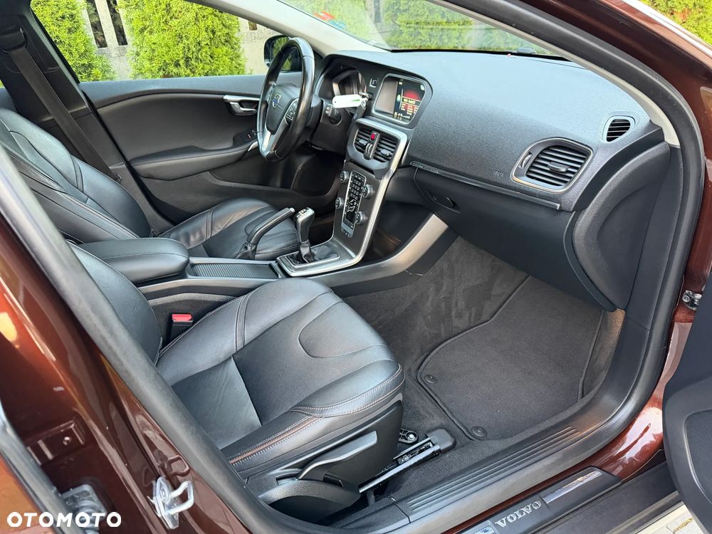 Volvo V40 Cross Country - 20
