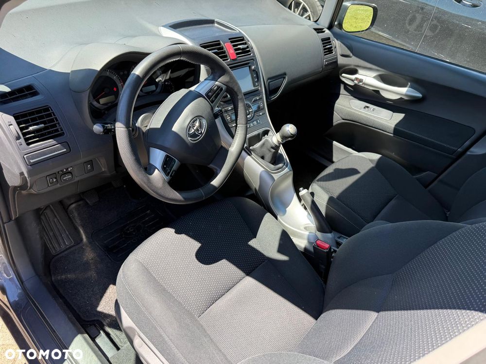 Toyota Auris 1.6 Executive - 4