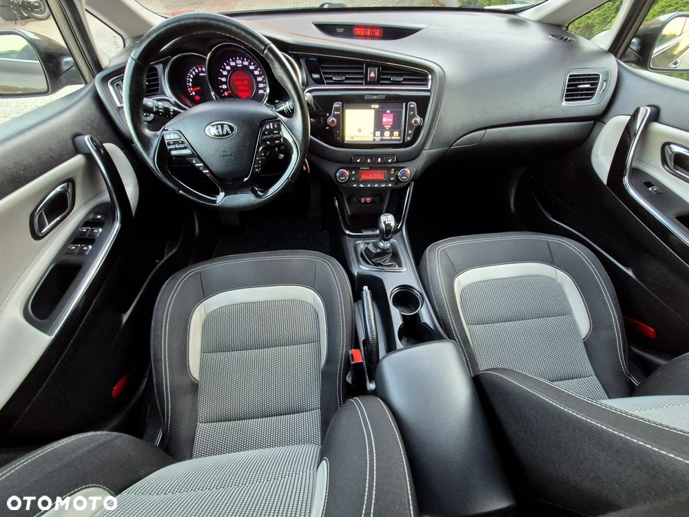 Kia Ceed 1.6 GDI Dream Team Edition - 21
