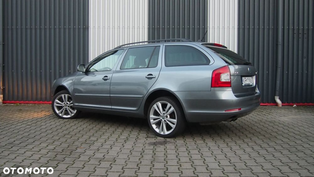 Skoda Octavia Combi 2.0 TDI DPF 4x4 DSG Elegance - 2