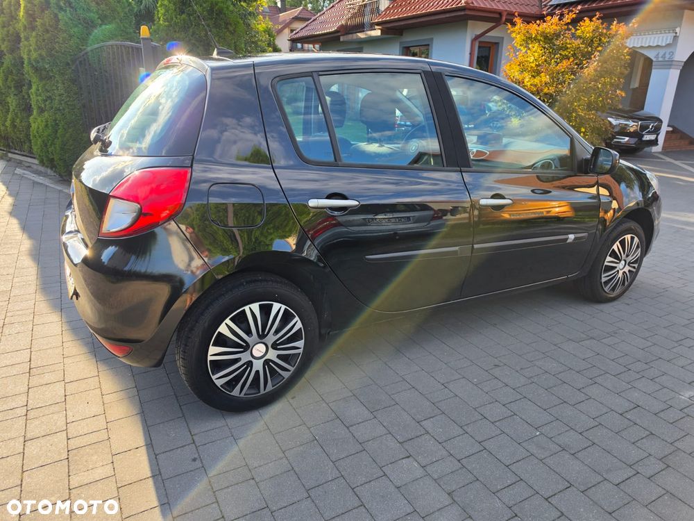 Renault Clio - 9