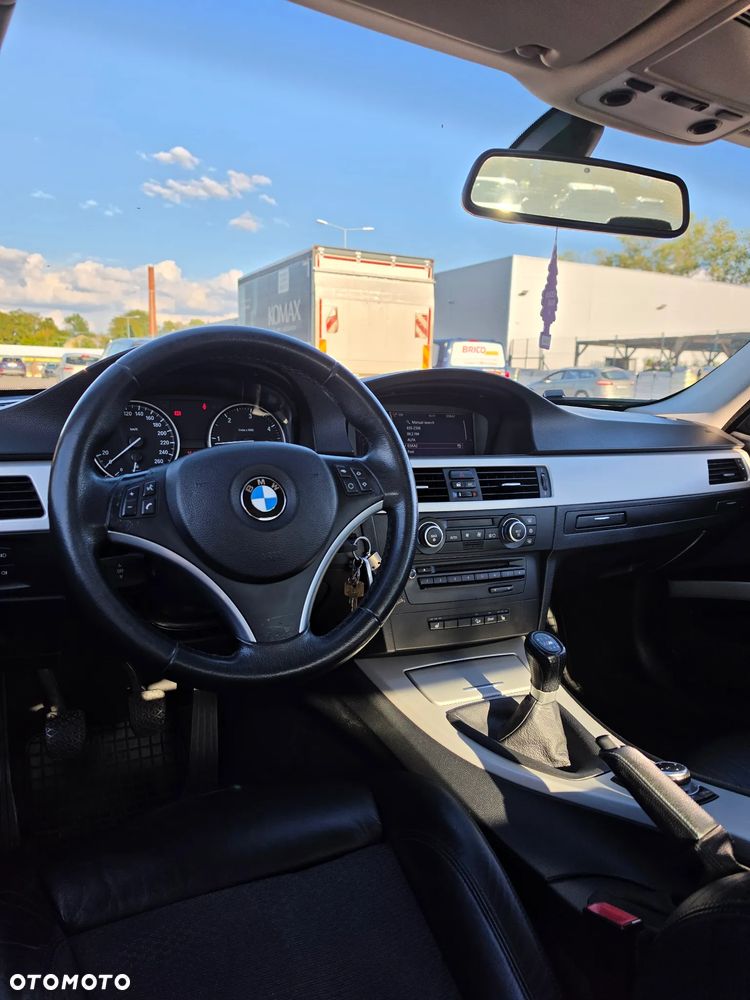 BMW Seria 3 320d xDrive DPF - 26