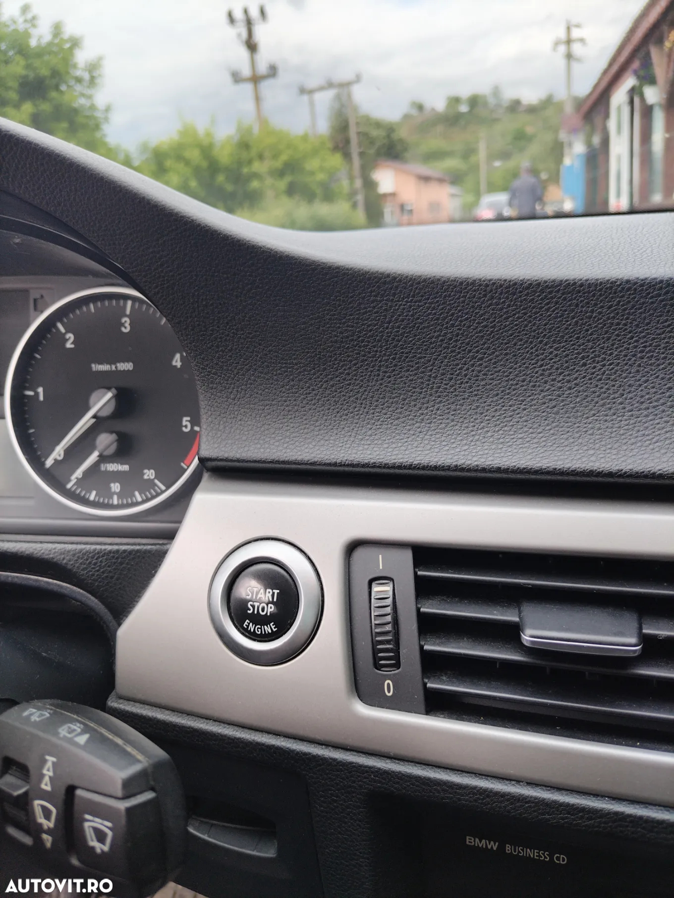 BMW Seria 3 318d Touring - 14