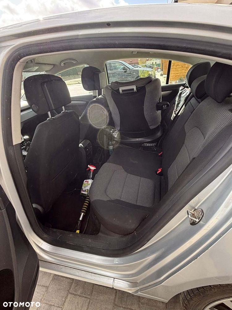 Volkswagen Passat 2.0 TDI Comfortline - 17
