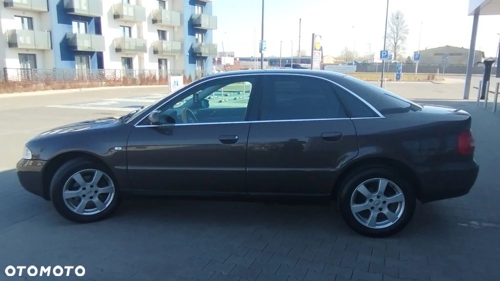 Audi A4 Limousine - 5