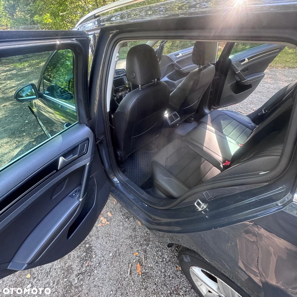 Volkswagen Golf - 27