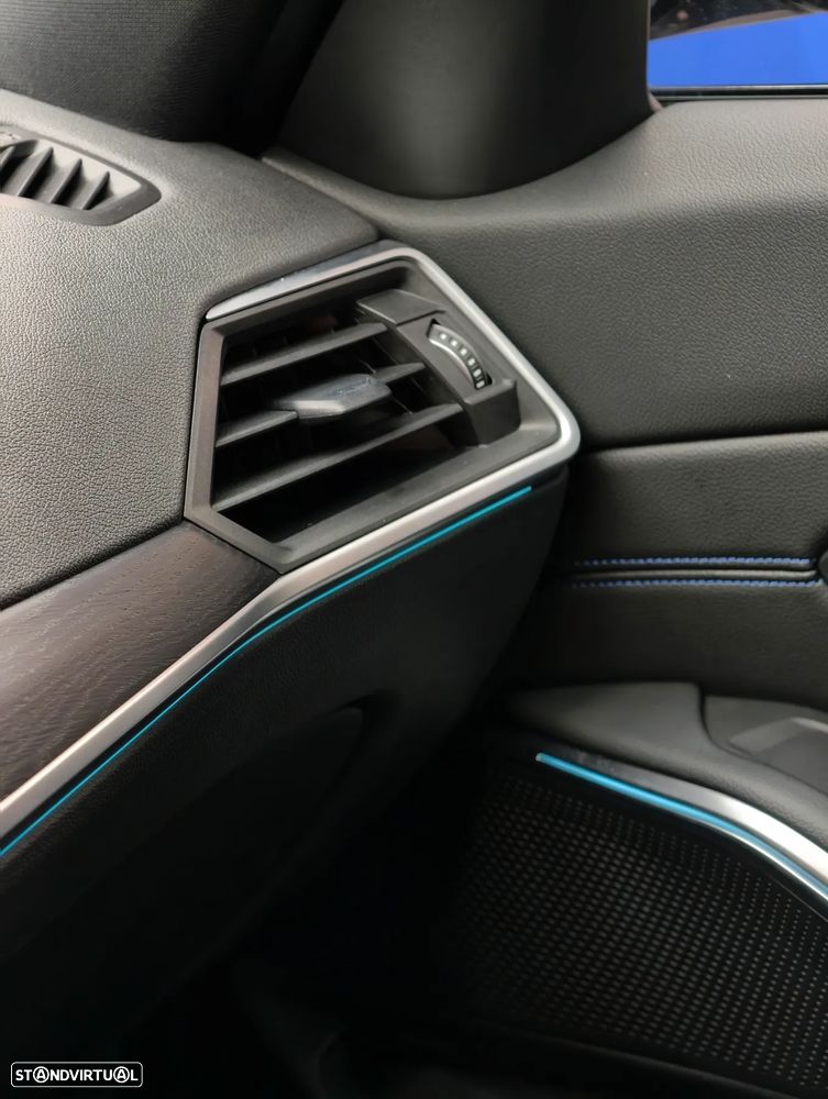 BMW 320 e Pack Desportivo M Auto - 35