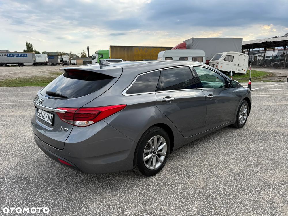 Hyundai i40 Kombi blue 1.6 Family+ - 8