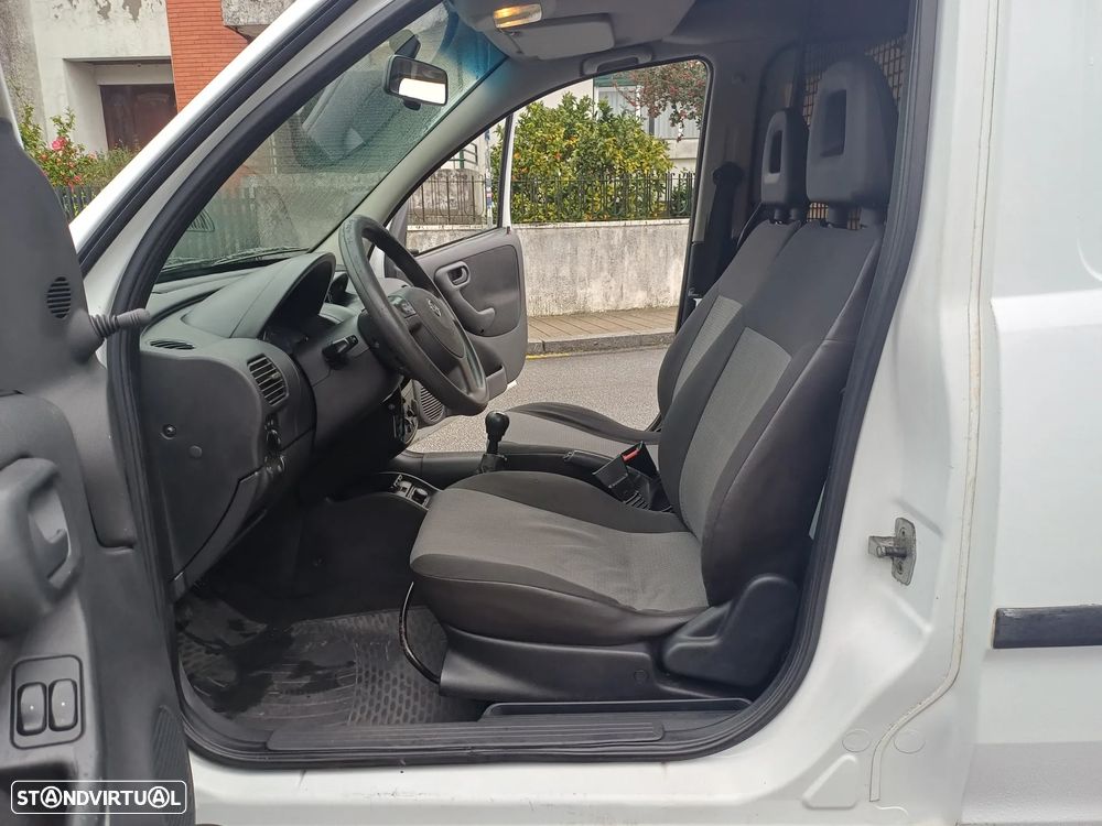 Opel COMBO 1.3 CDTI 75 CV - AR CONDICIONADO - 30