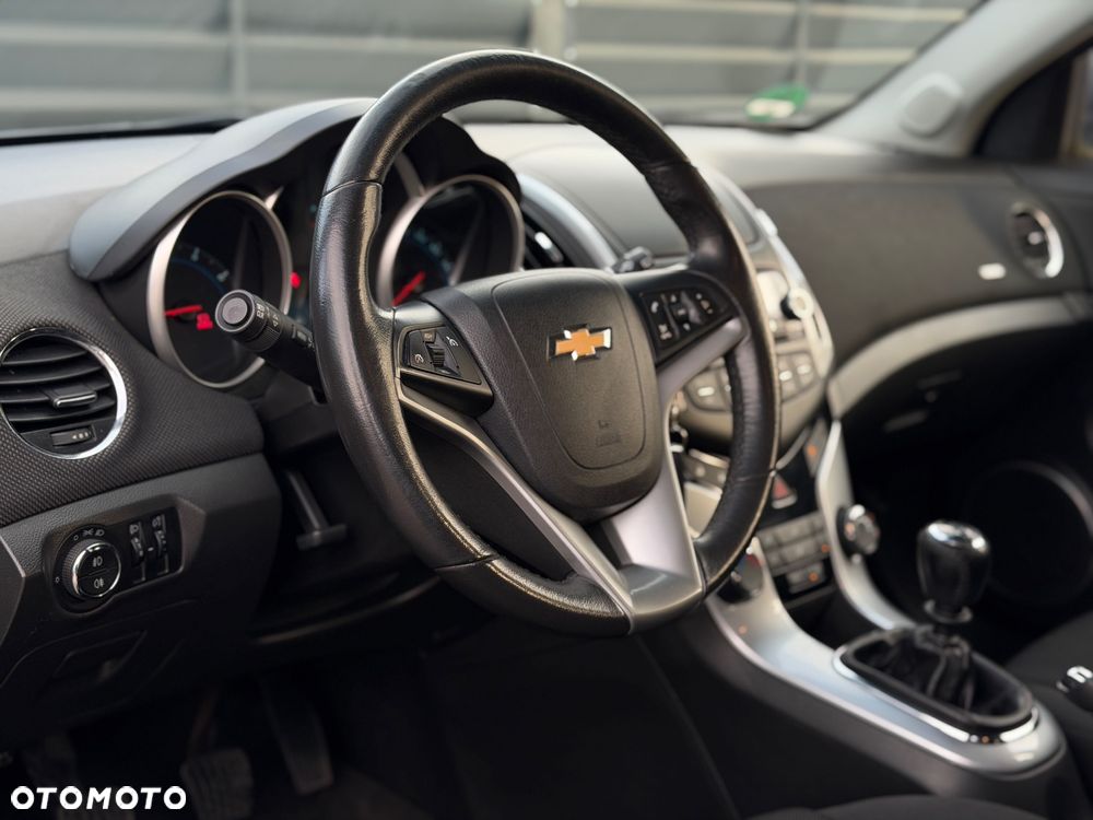 Chevrolet Cruze 1.6 LT+ - 12