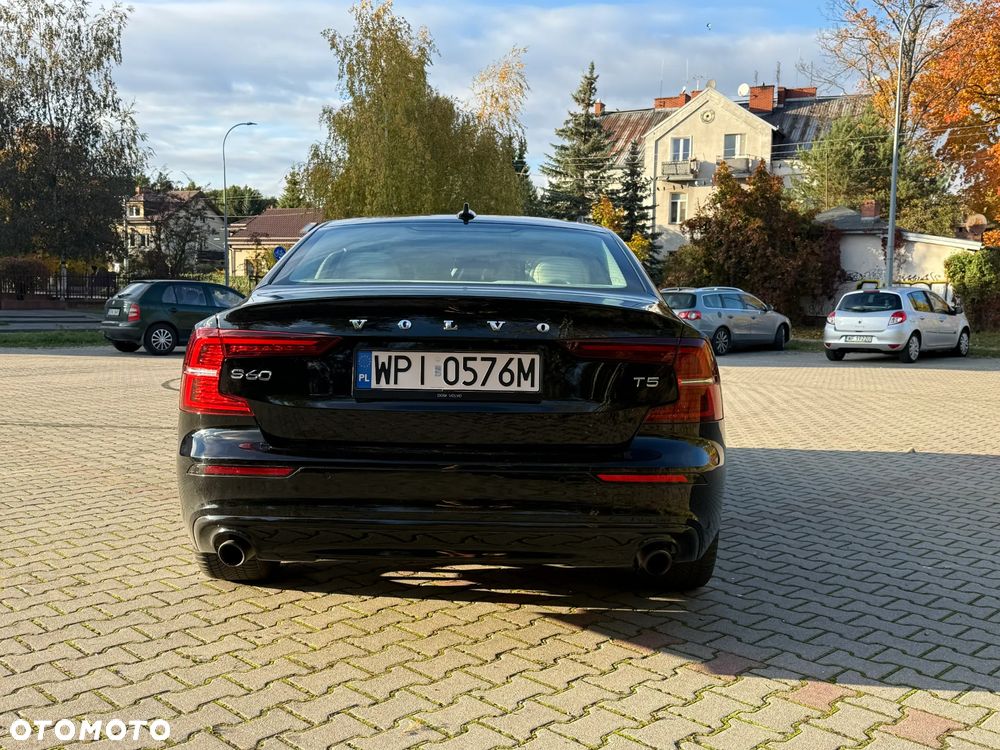 Volvo S60 T5 Momentum Pro - 5