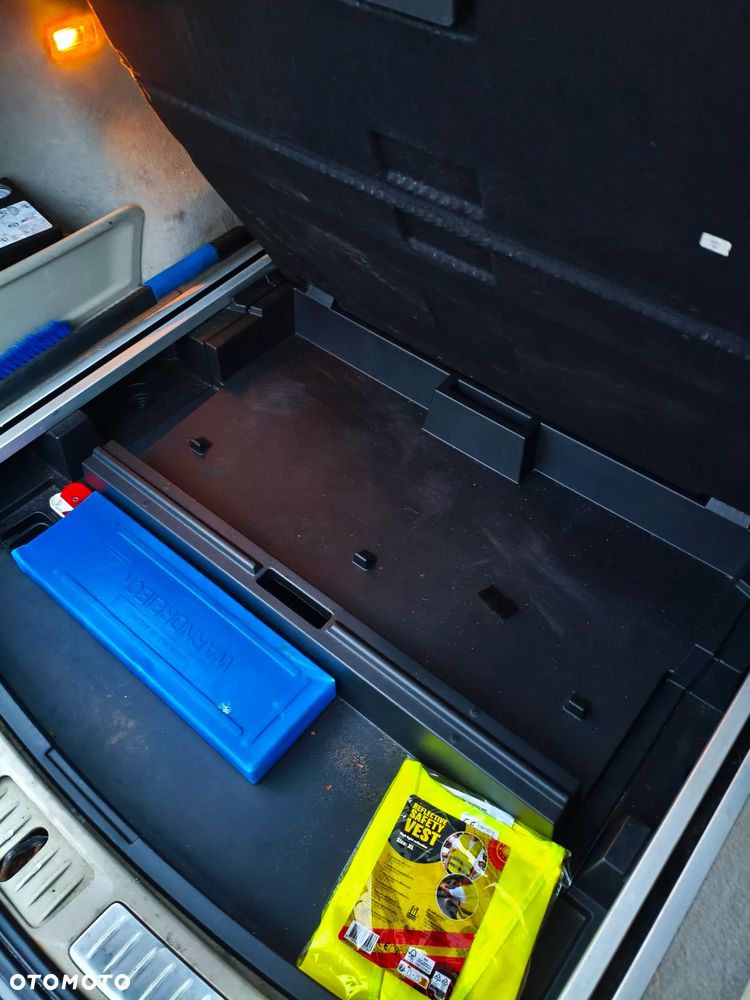 Toyota Avensis 2.0 Premium EU5 - 19