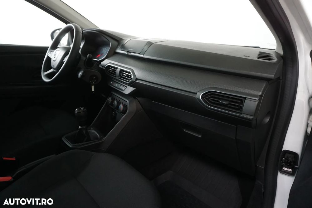 Dacia Logan TCe 90 Essential - 22