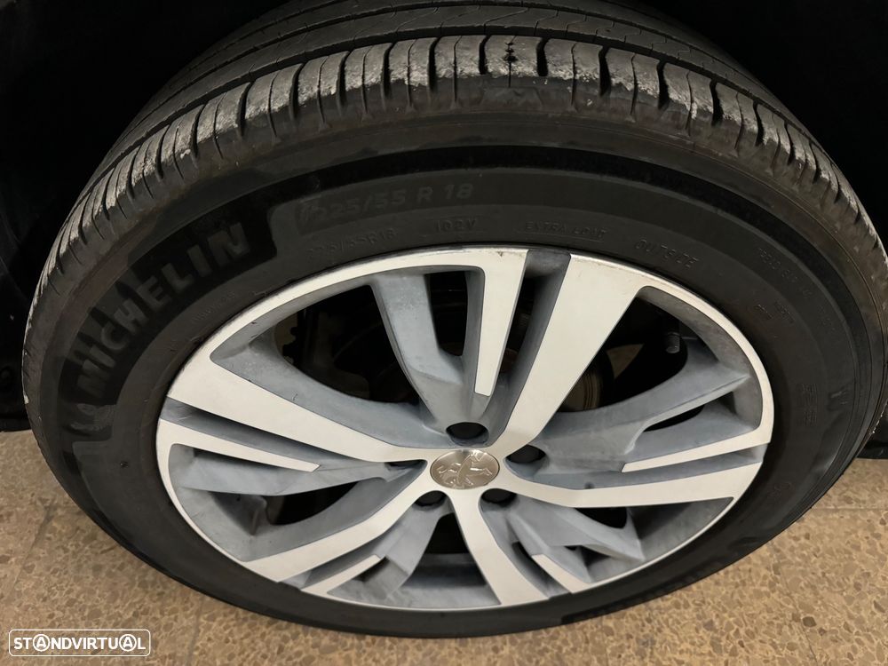Peugeot 3008 1.2 PureTech GT Line EAT6 - 23