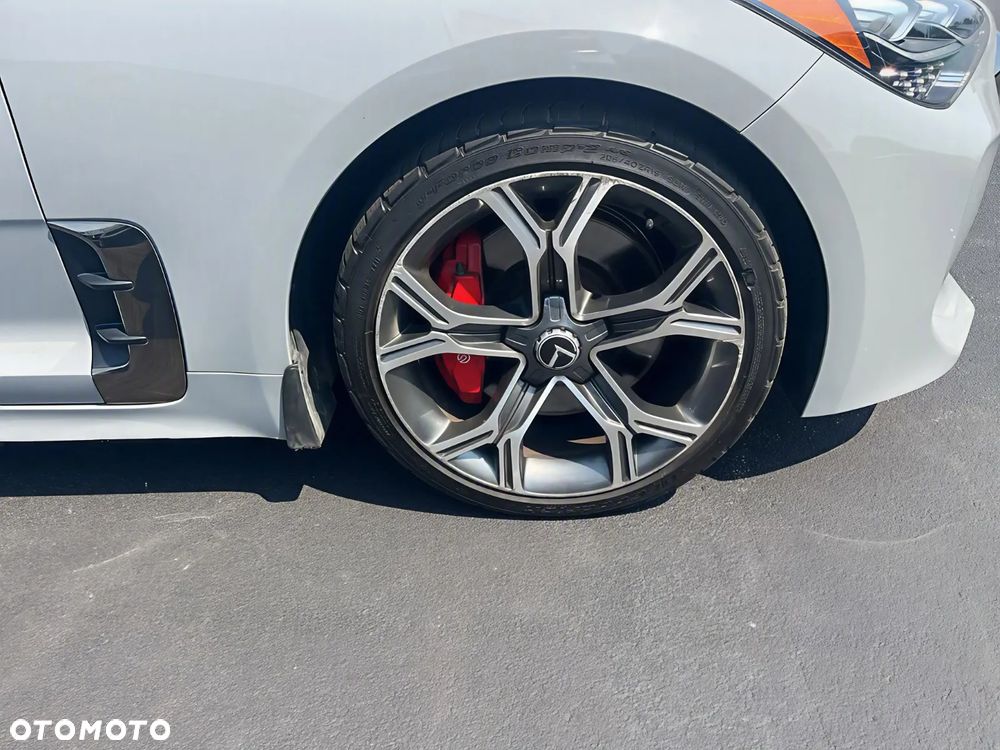 Kia Stinger - 14