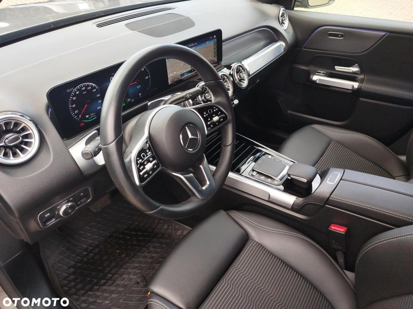 Mercedes-Benz EQB - 10