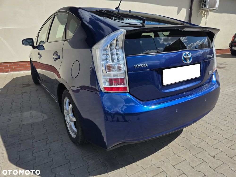 Toyota Prius (Hybrid) - 10