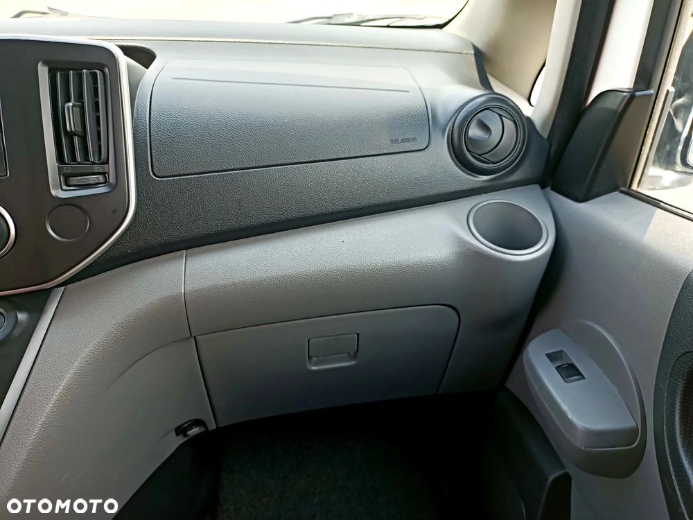 Nissan ENV 200 Maxi - 15