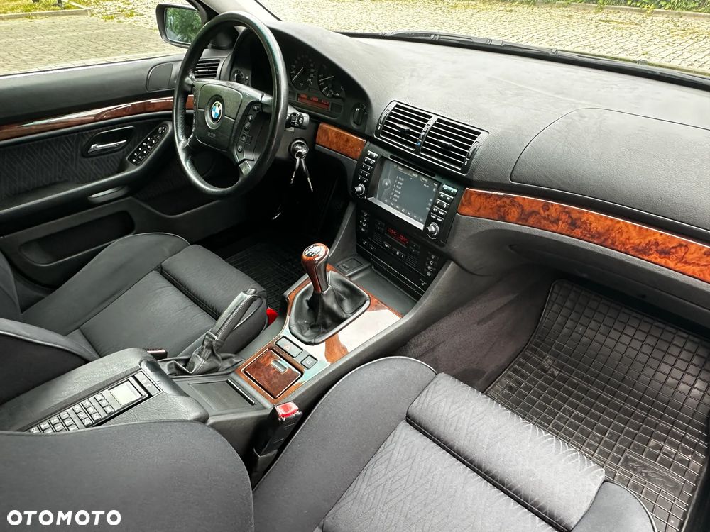 BMW Seria 5 540i - 34