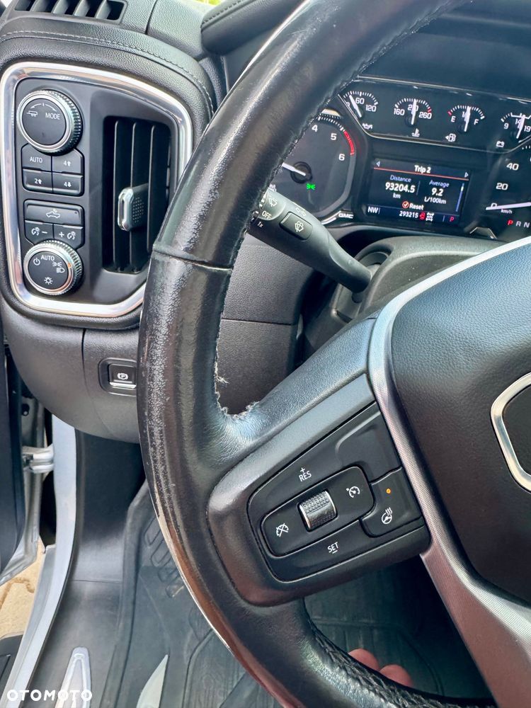 GMC Sierra - 32