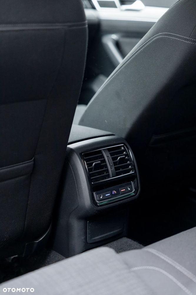 Volkswagen Passat 2.0 TDI EVO Elegance DSG - 9