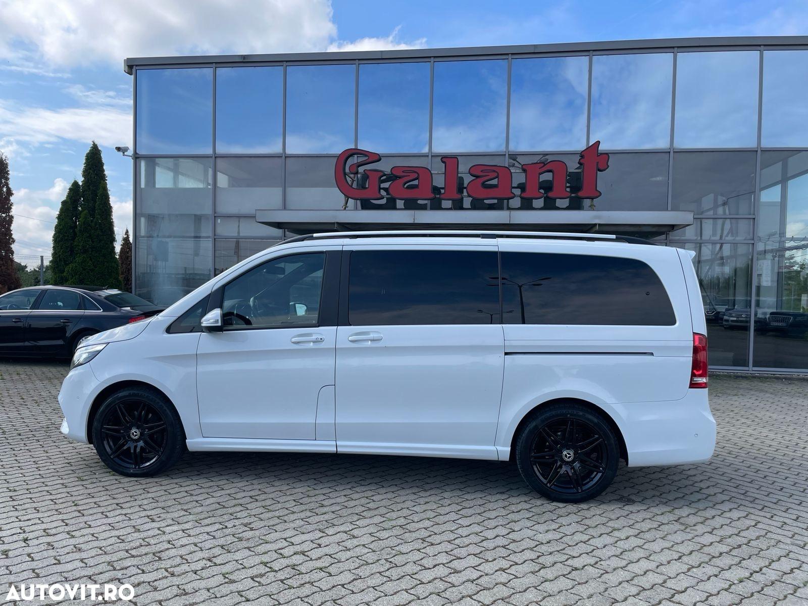 Mercedes-Benz V 300 d lang 4Matic 9G-TRONIC Exclusive - 4