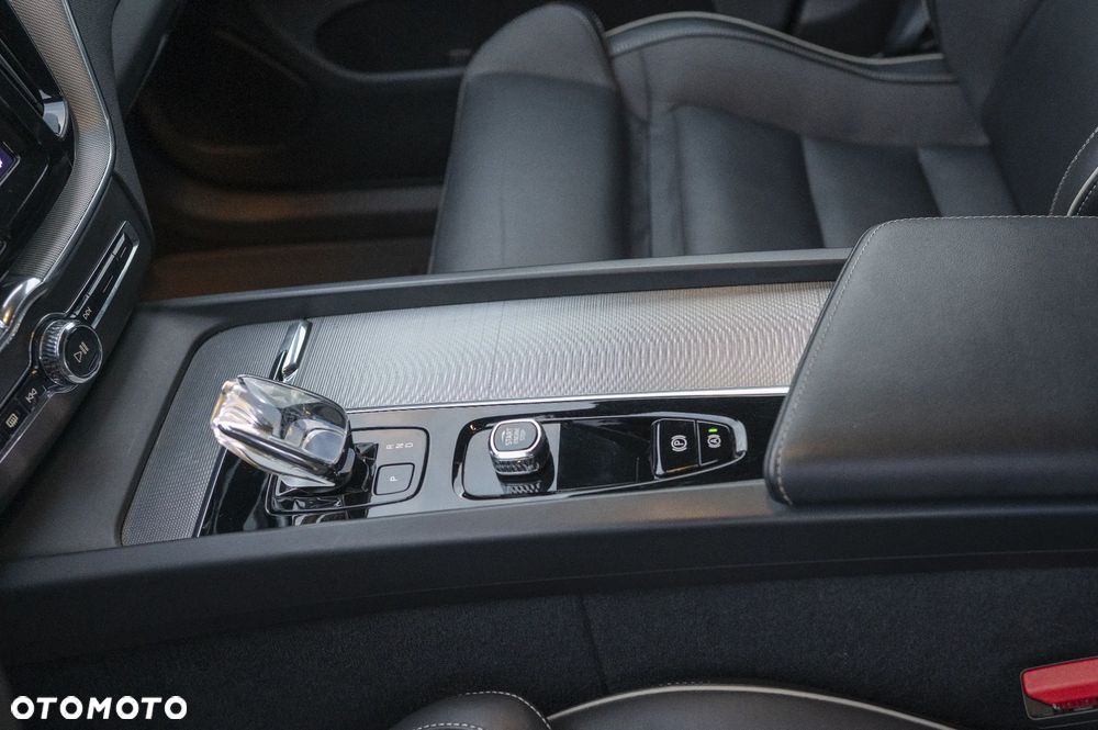 Volvo XC 60 B5 B AWD Ultimate Black Edition - 23