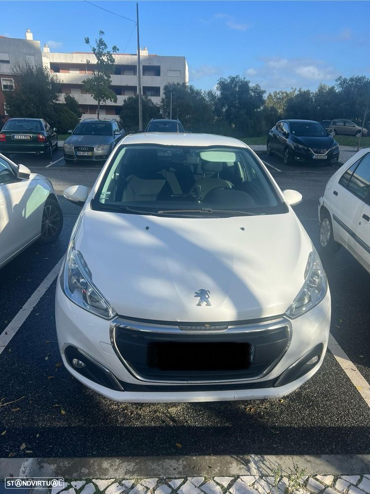 Peugeot 208 - 1