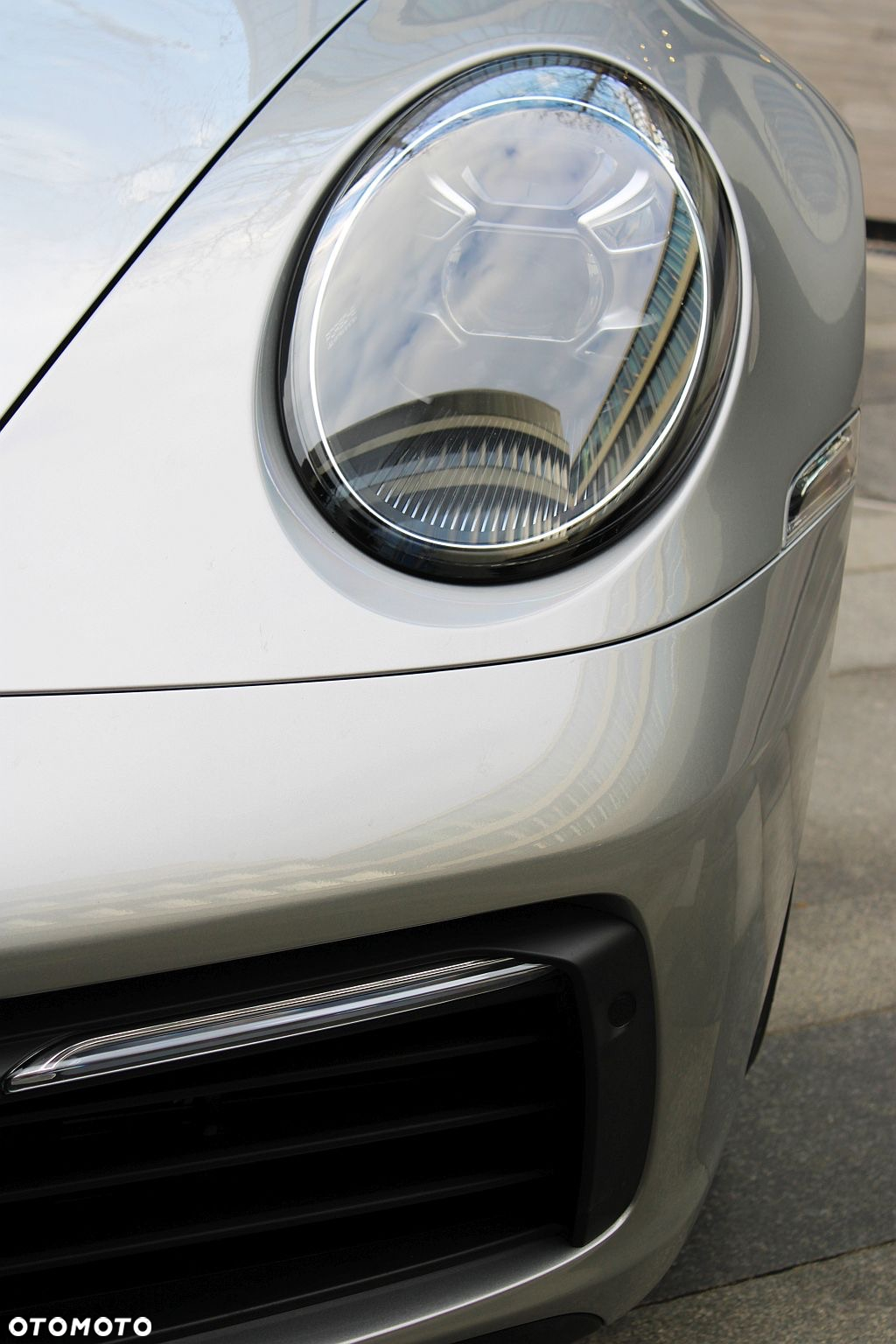 Porsche 911 Carrera 4 - 8