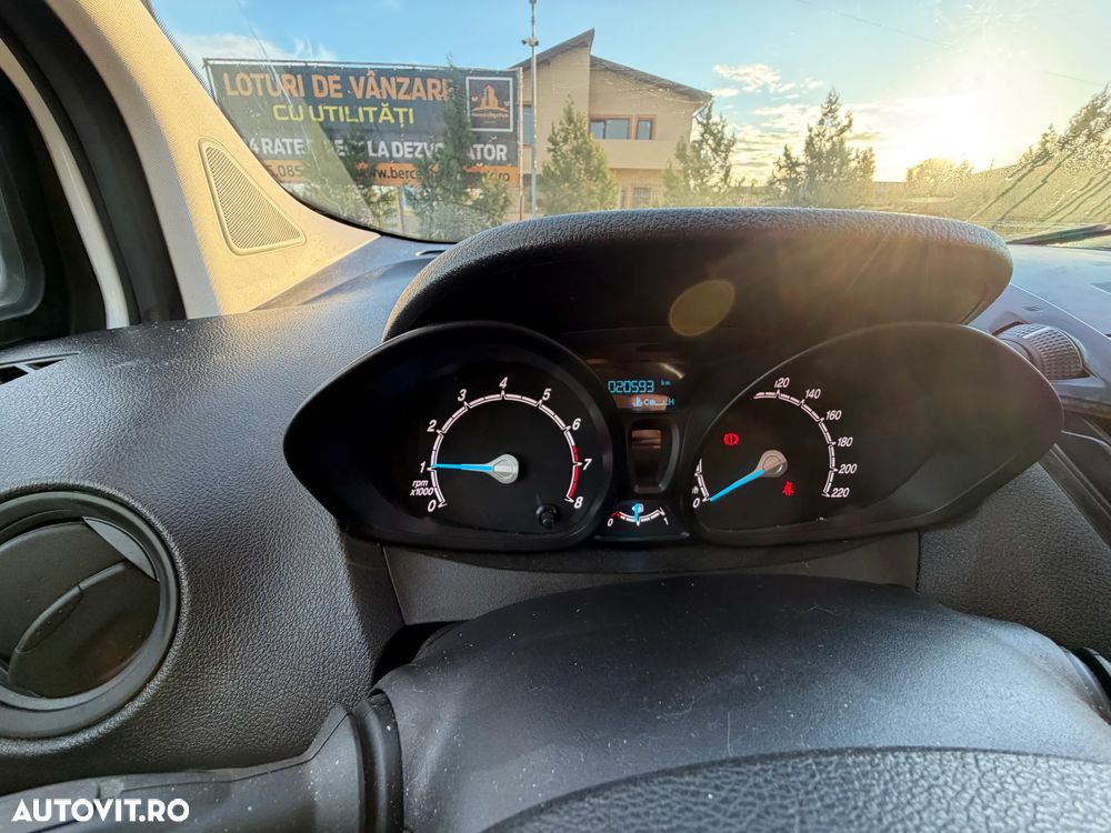 Ford Transit Courier - 17