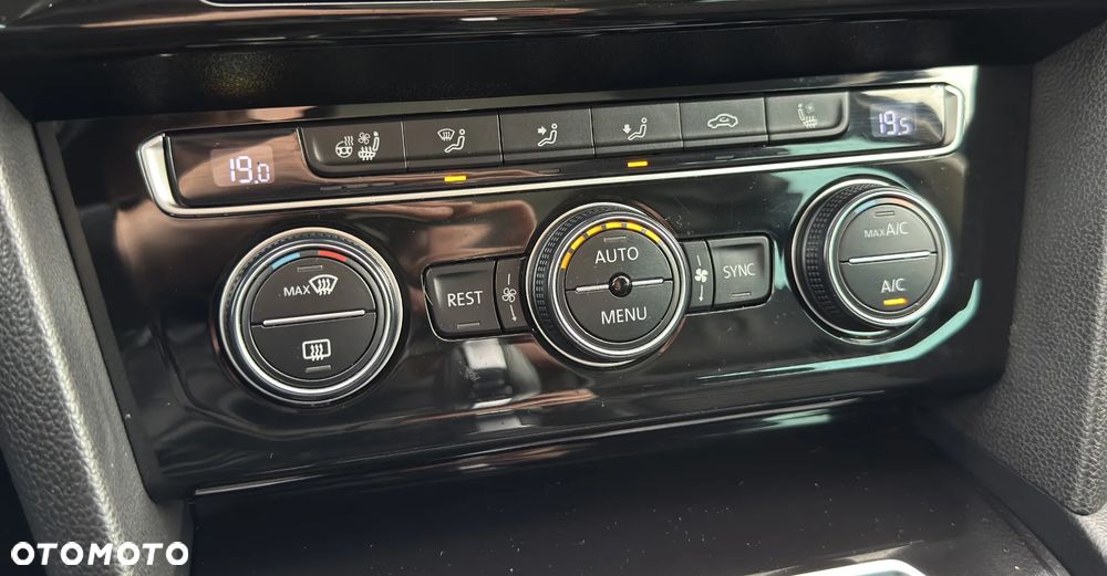 Volkswagen Passat - 26