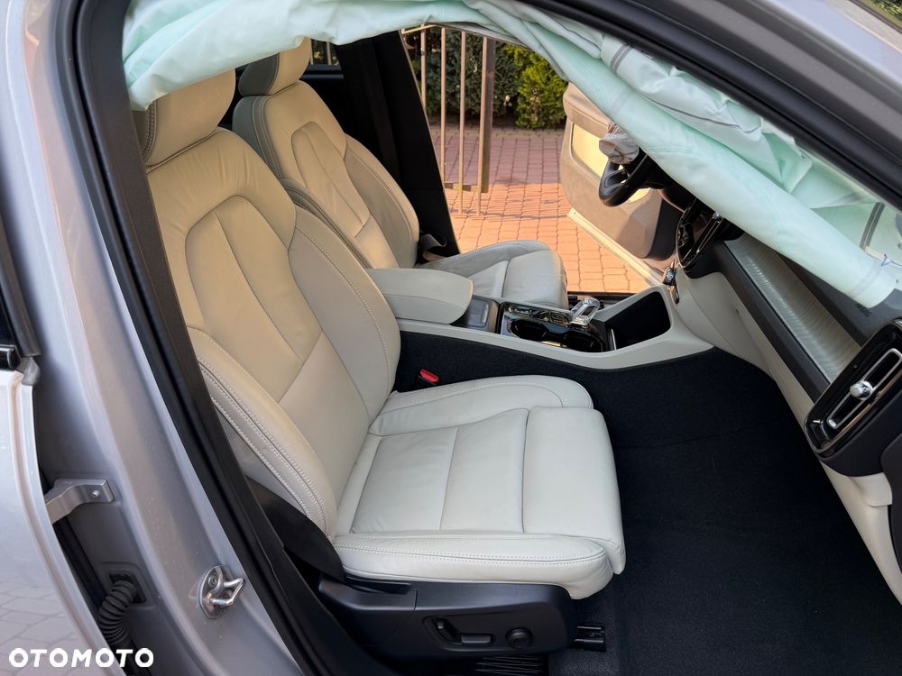 Volvo XC 40 B5 B AWD Ultimate Dark - 29