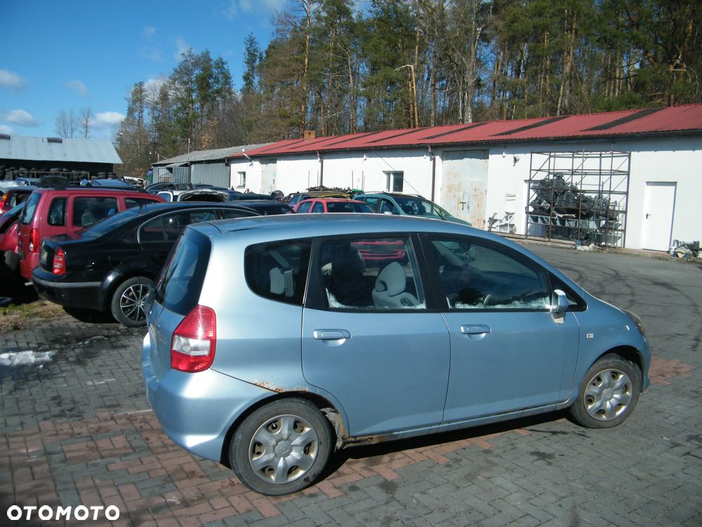 Honda Jazz II FL (04-08r.) 1.2 i-DSI 77KM. Silnik L12A4 Skrzynia SWLM lakier B528M. Cały na części. GWARANCJA !!!  Przód Tył Zestaw Komplet Drzwi Klapa Zderzak Błotnik Maska Grill Atrapa Szyba Pas Lampa Lusterko Boczki Fotel Kanapa Kokpit Deska Rozdzielcza Przełącznik Włącznik Sterownik Przewody Wiązka Instalacja Moduł Komputer Czujnik Listwa Pompa Alternator Wtryski Głowica Rozrusznik Kompresor Sprzęgło Dwumas Silnik Skrzynia ABS Klimatyzacji Paliwa Wspomagania Kolektor Turbina Przepustnica Zawór Chłodnica Koło Hak Belka Sanki Zawieszenie Mcpherson Półoś Amortyzator Wydech Tłumik Zacisk Most - 4