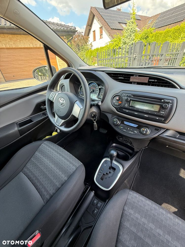 Toyota Yaris Hybrid 100 Premium - 11