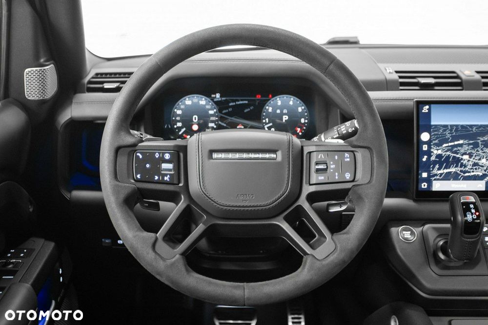 Land Rover Defender - 29