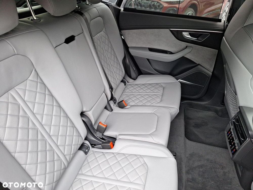 Audi SQ8 - 11