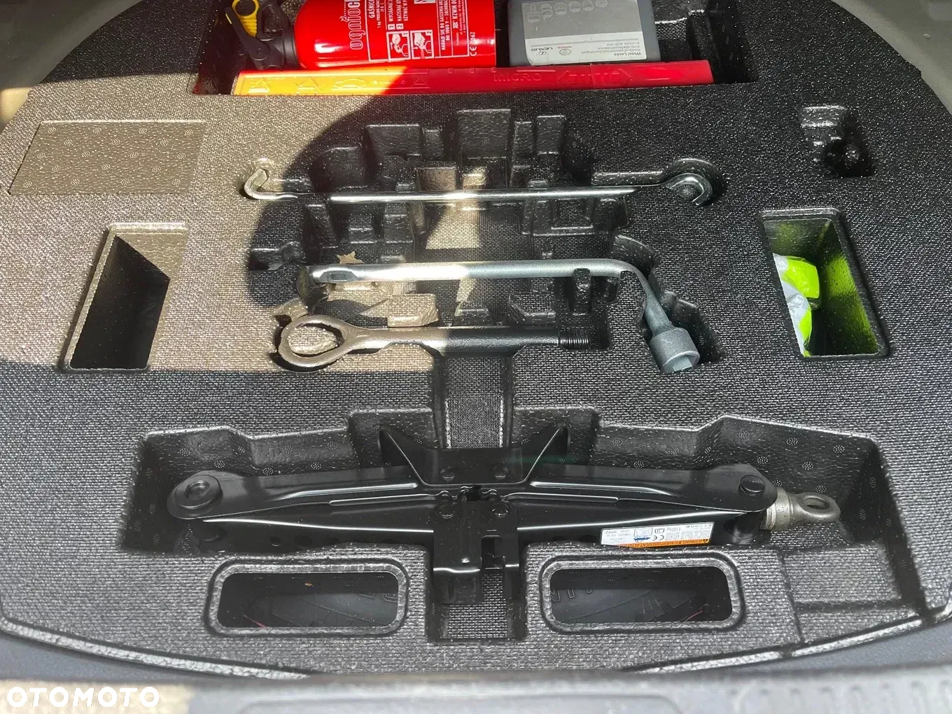 Toyota Camry 2.5 Hybrid Executive CVT - 19