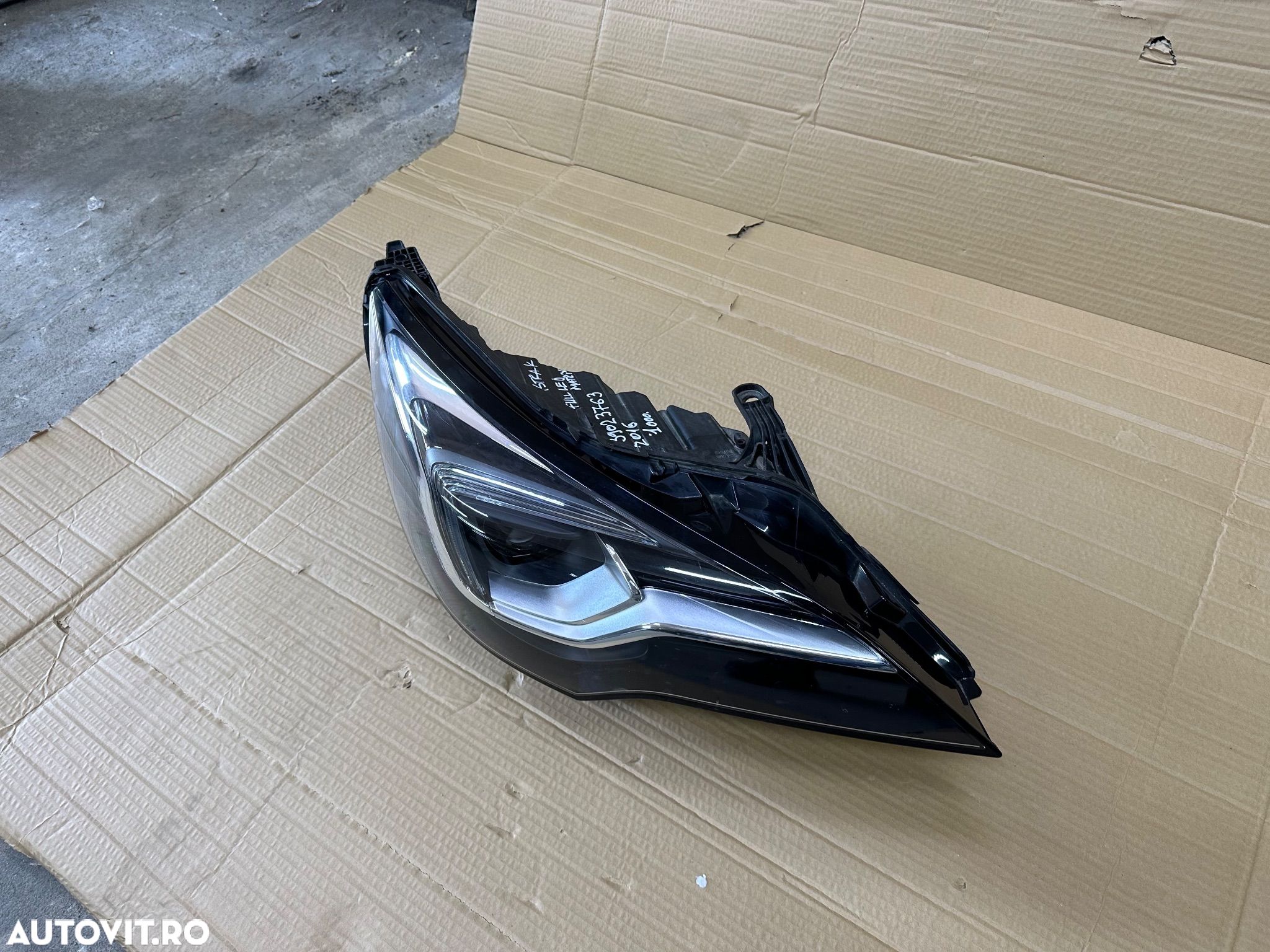 Far dreapta full led matrix OPEL ASTRA K an 2016-2020 fara defect cod original 39023763 - 1