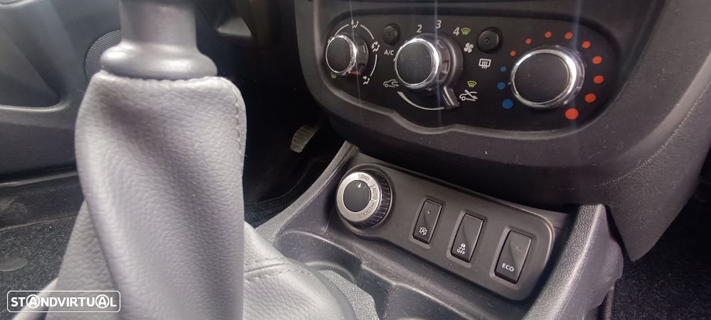 Dacia Duster 1.5 dCi Prestige 4WD - 27