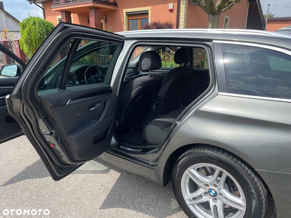 BMW Seria 5 525d Sport-Aut Modern Line - 12