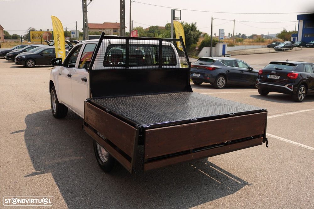 Toyota Hilux 2.4 D-4D 4WD CD CM - 12