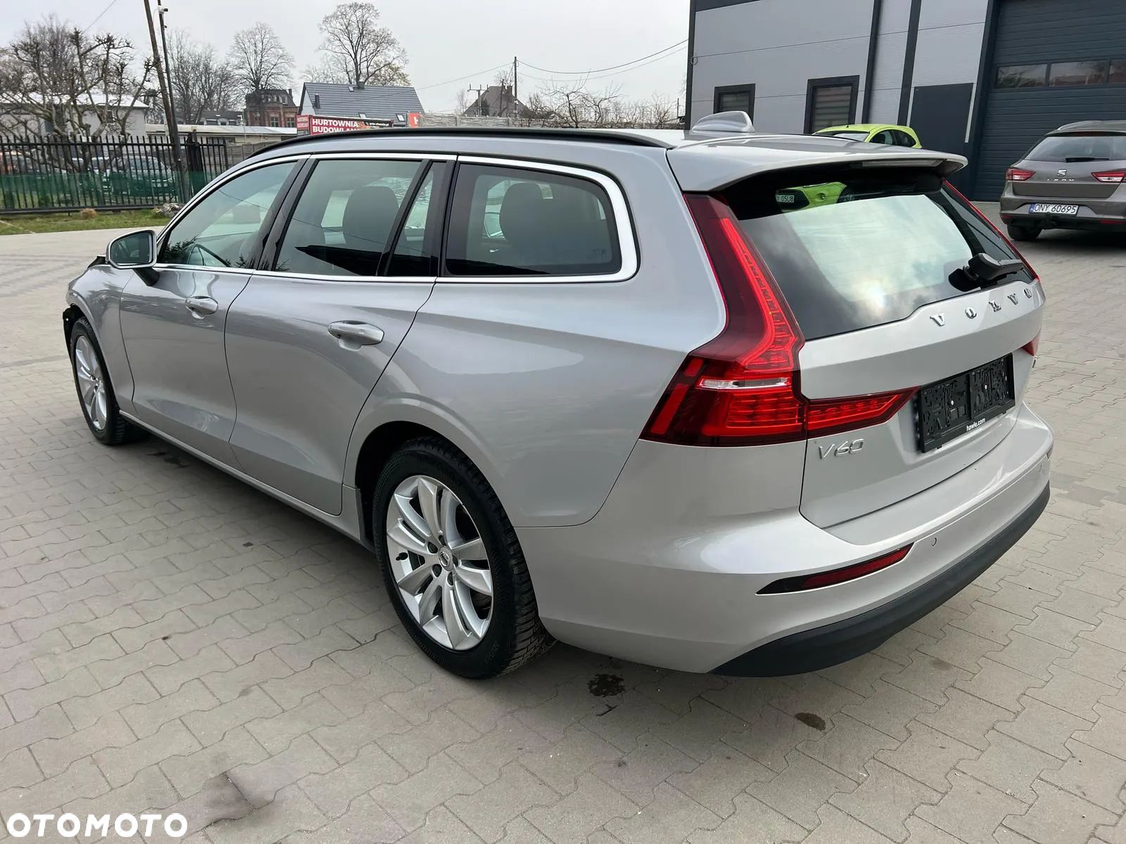 Volvo V60 B3 B DKG Core - 1