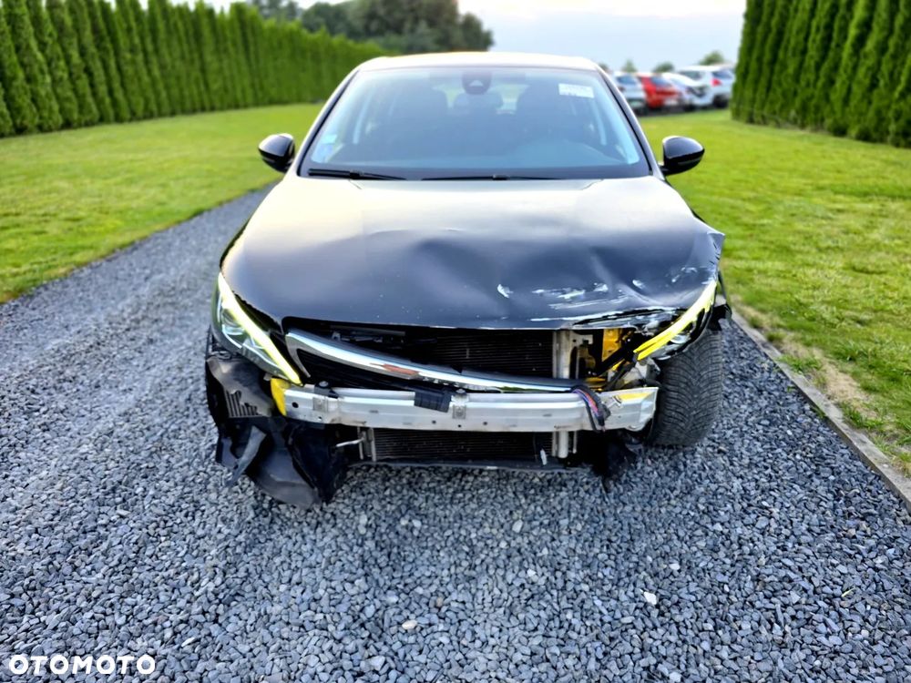 Peugeot 308 - 8
