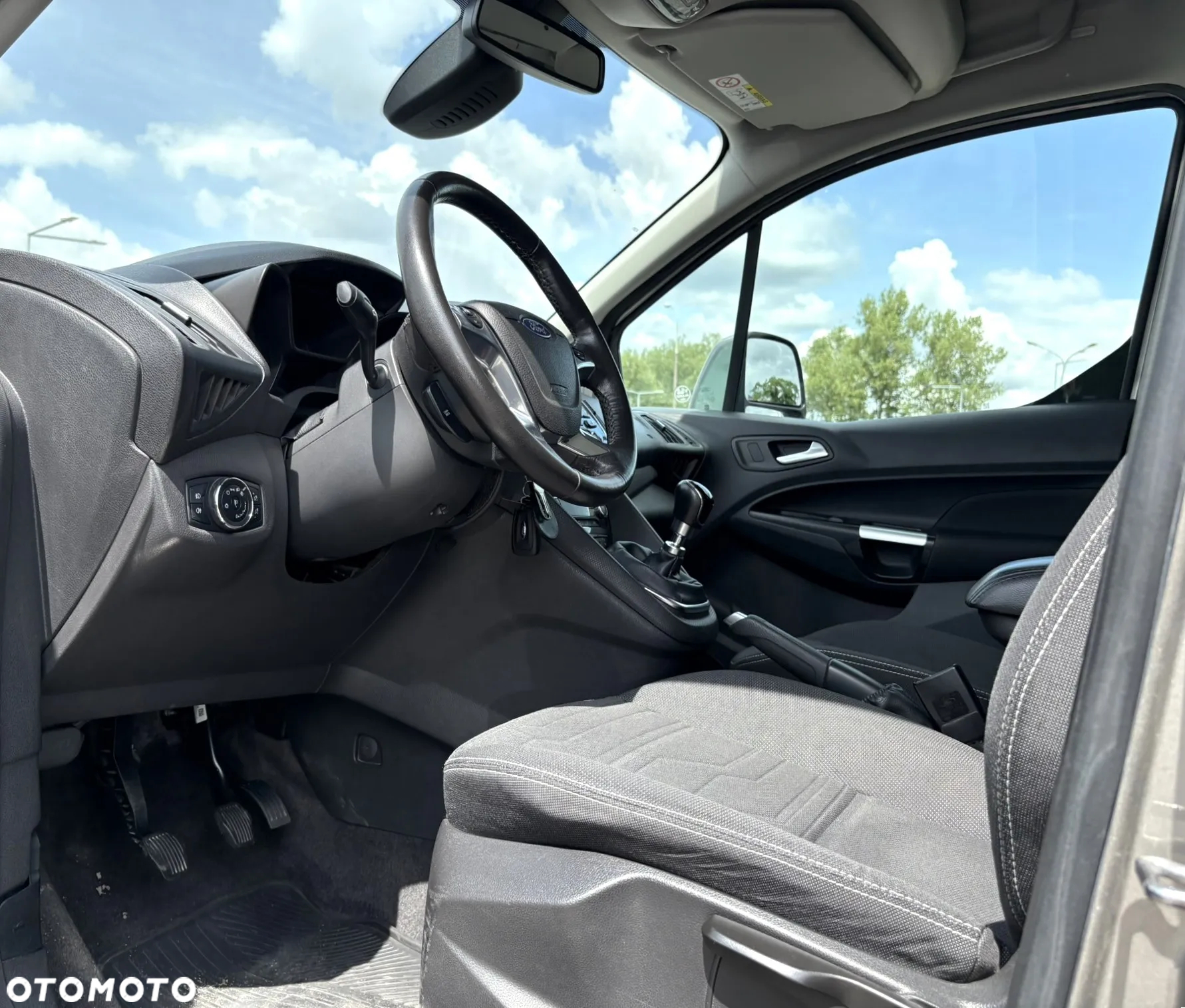 Ford Tourneo Connect 1.5 TDCi Titanium - 11