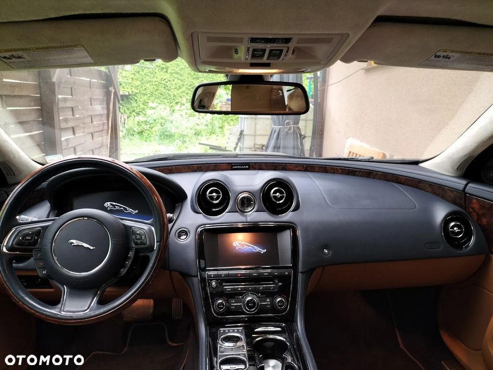 Jaguar XJ 3.0 T AWD LWB Portfolio - 14