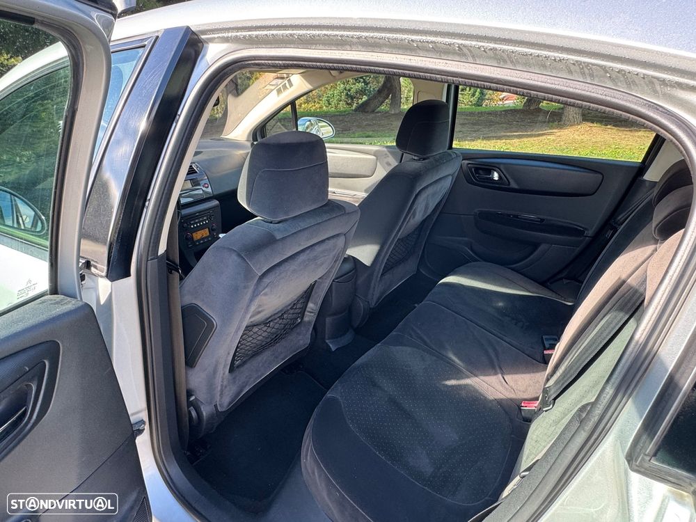 Citroën C4 Coupe HDi 110 FAP EGS6 Tendance - 17